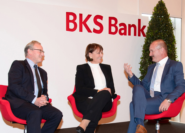 FOTO: ©Caroline Knauder   Bildunterschrift: BKS Bank-Vorstandsvorsitzende Herta Stockbauer mit Andreas Knörzer (links) und Alois Wögerbauer in Diskussion über nachhaltige Veranlagungen und Trends am Kapitalmarkt. 