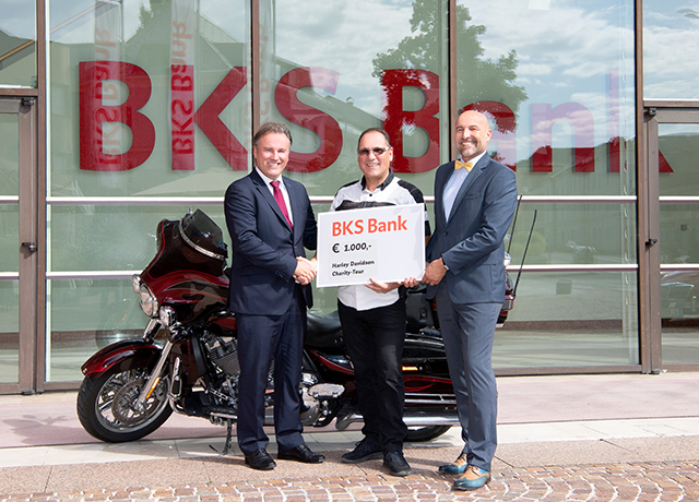 : BKS Bank unterstützt muskelkranke Kinder. V.l.n.r: Harald Buchleiter - Teamleiter BKS Bank Private Banking Kärnten, Peter Reitzl - Präsident des Harley Davidson-Charity-Fonds, Gilbert Kales - Gruppenleiter des BKS Bank Private Banking.