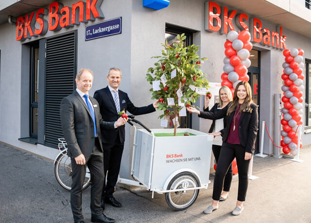 Neue BKS Bank-Filiale in Hernals startet mit einer Promotion-Aktion. 