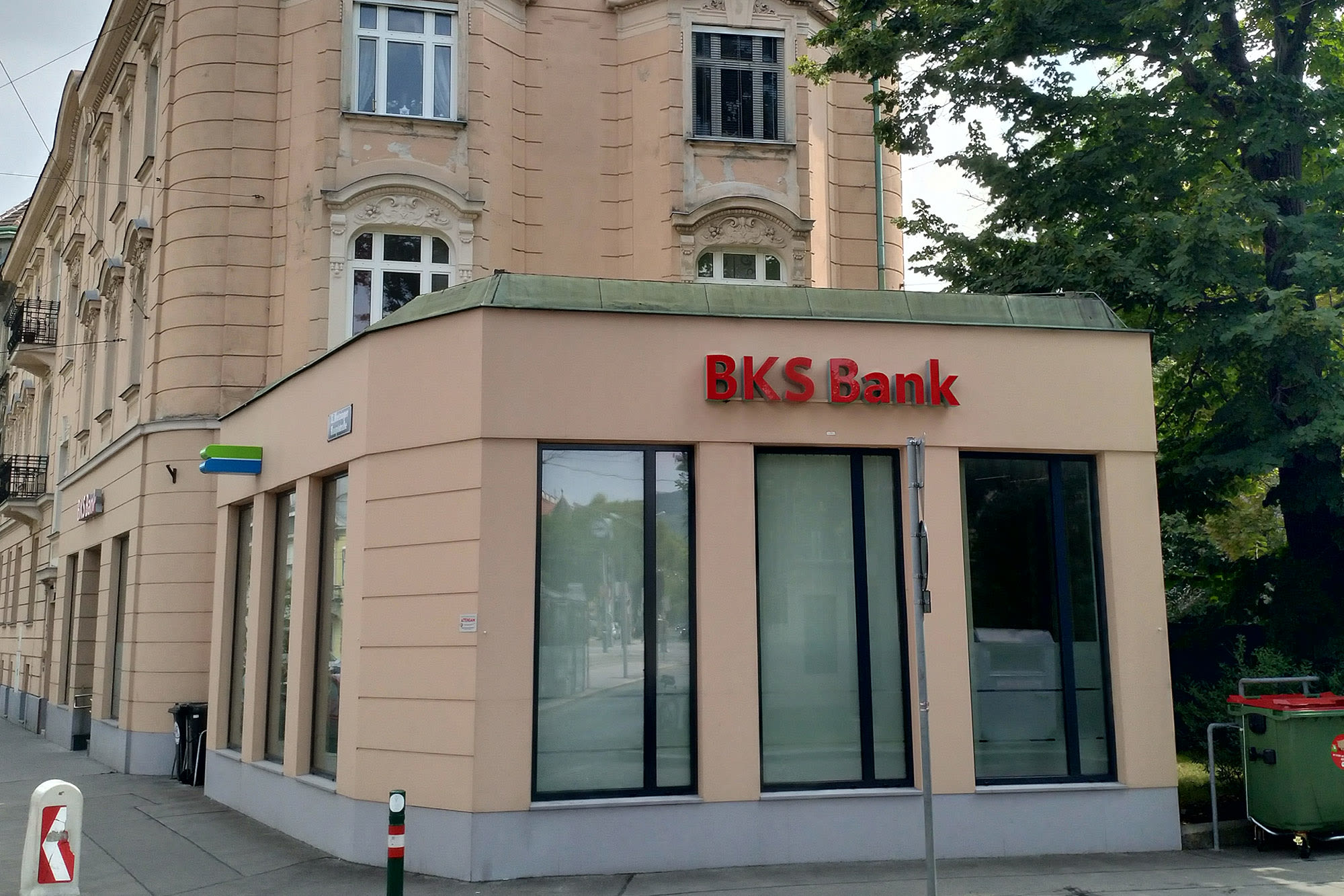 BKS Bank Filiale in Wien Hietzinger Hauptstraße – persönliche Beratung, regionale Nähe und individuelle Finanzlösungen. BKS Bank Filiale in Wien Hietzinger Hauptstraße – persönliche Beratung, regionale Nähe und individuelle Finanzlösungen.