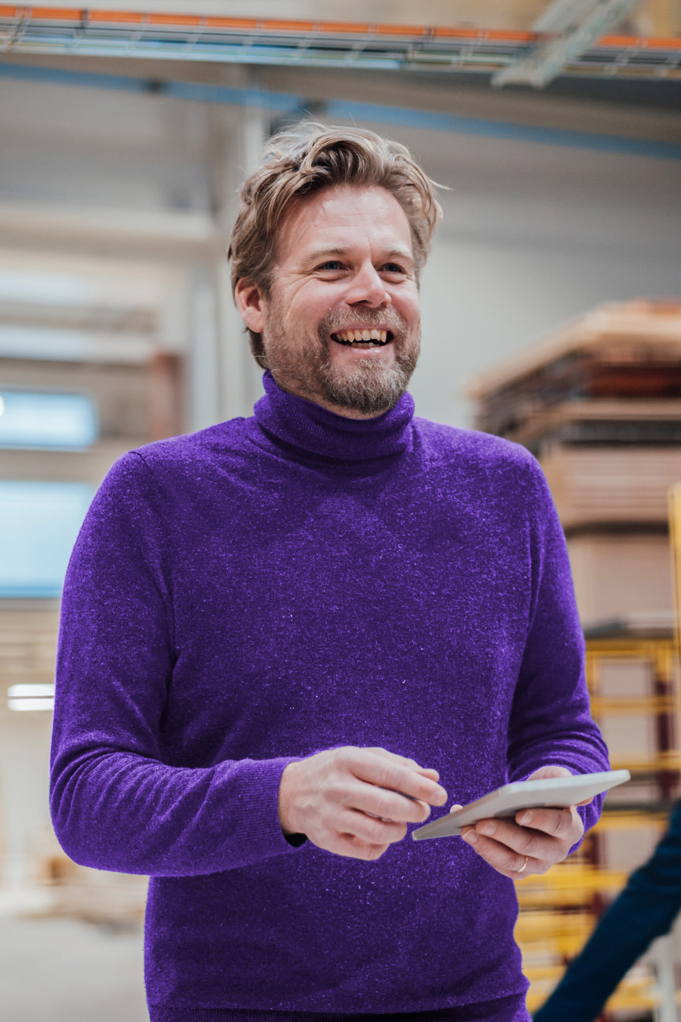 Unternehmer mit Tablet – Liquiditätskonto für reibungslosen Unternehmensalltag bei der BKS Bank. Unternehmer mit Tablet – Liquiditätskonto für reibungslosen Unternehmensalltag bei der BKS Bank.