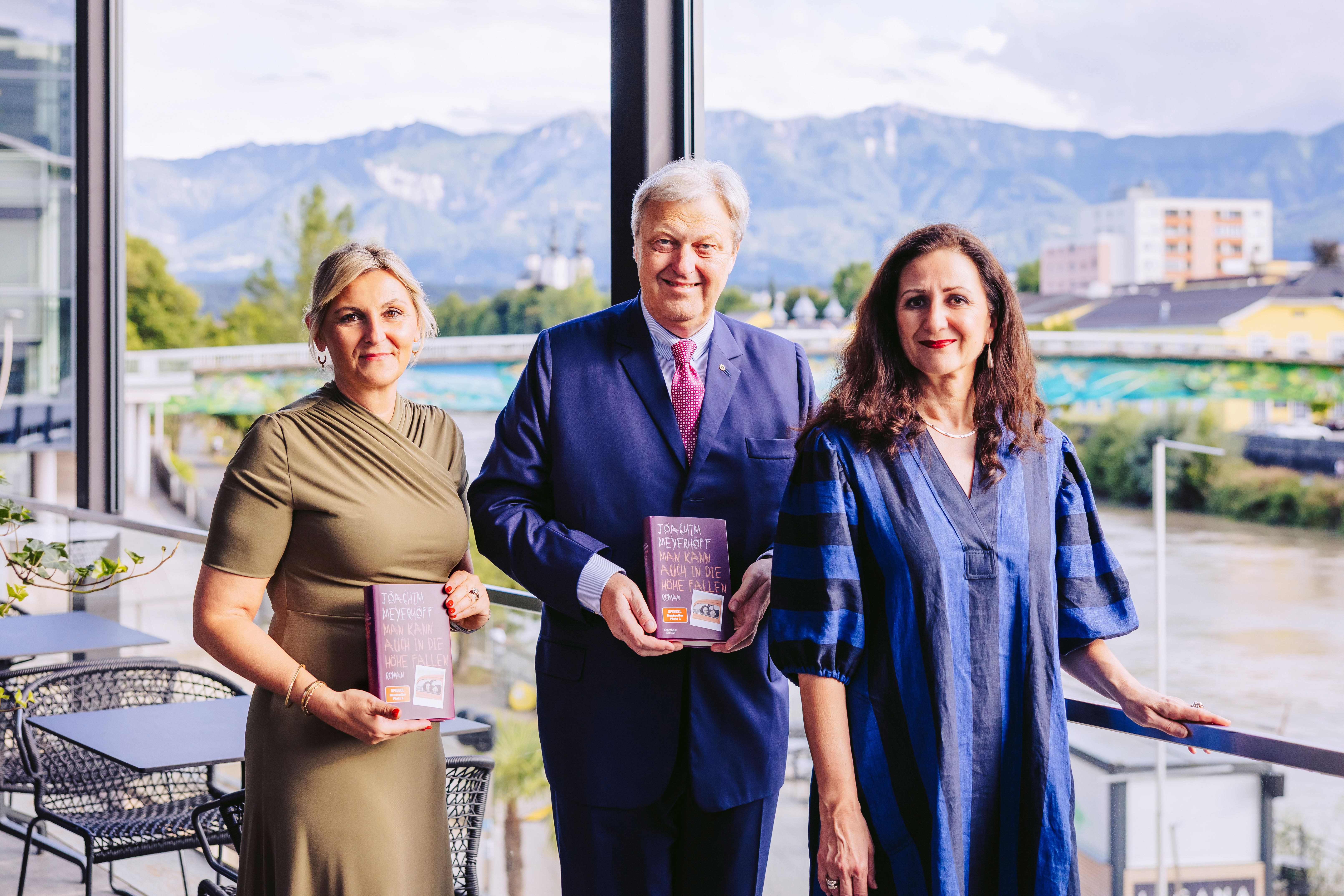 BKS Bank Carinthischer Sommer - Vorstandsvorsitzender der BKS Bank mit Intendantin Nadja Kayali und Vorstandsmitglied Renata Maurer-Nikolić BKS Bank Carinthischer Sommer - Vorstandsvorsitzender der BKS Bank mit Intendantin Nadja Kayali und Vorstandsmitglied Renata Maurer-Nikolić