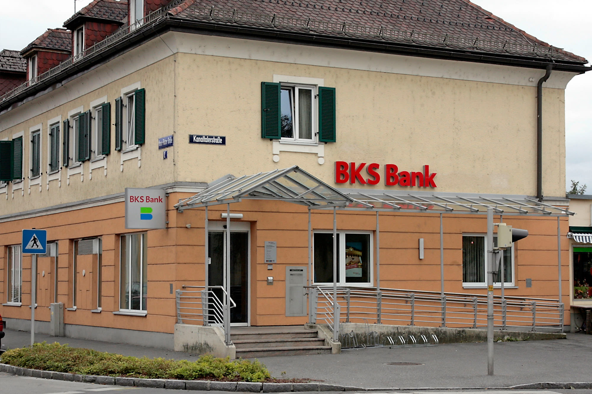BKS Bank Filiale in Klagenfurt Baumbachplatz – persönliche Beratung, regionale Nähe und individuelle Finanzlösungen. BKS Bank Filiale in Klagenfurt Baumbachplatz – persönliche Beratung, regionale Nähe und individuelle Finanzlösungen.