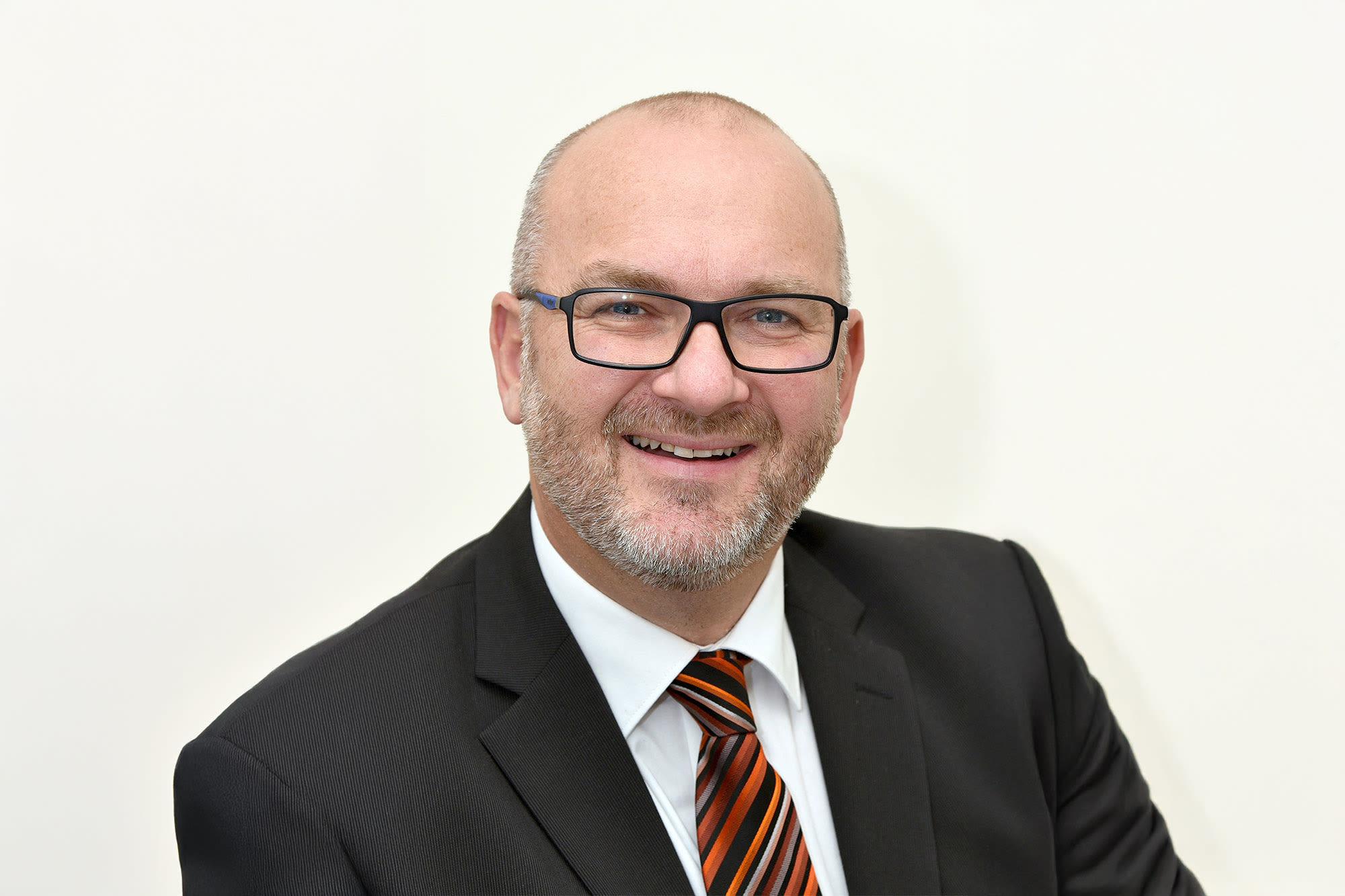 Stefan Wiesflecker, Filialleiter der BKS Bank in Hermagor – persönliche Beratung und regionale Finanzkompetenz. Stefan Wiesflecker, Filialleiter der BKS Bank in Hermagor – persönliche Beratung und regionale Finanzkompetenz.