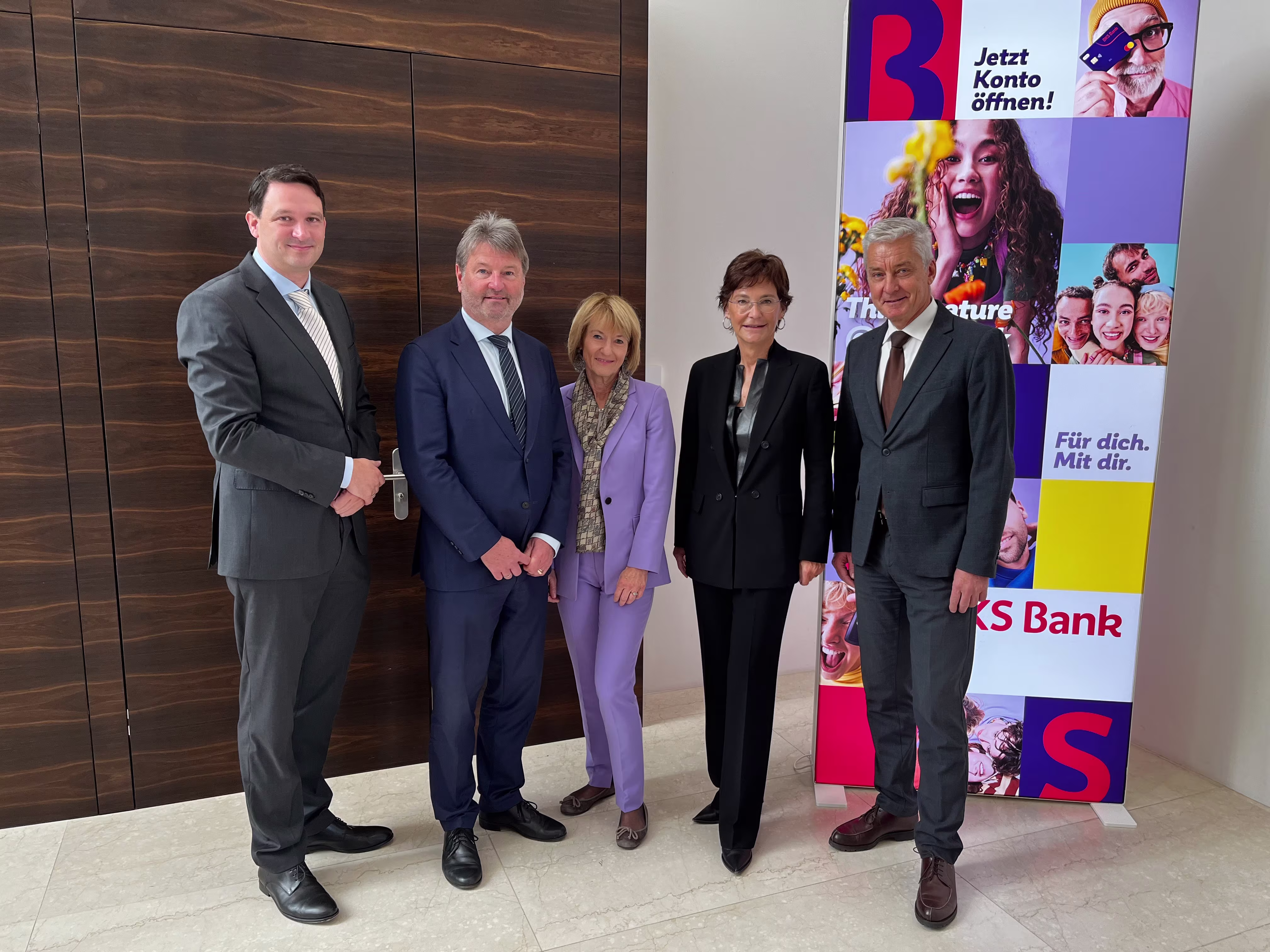 Weltspartags Empfang - Dietmar Böckmann (Vorstandsmitglied), Diethmar Wölle (Leitung Direktion Kärnten), Sabine Lax (Leitung Direktion Kärnten), Claudia Höller (Vorstandsmitglied), Bernd Berger (Leitung Direktion Kärnten)  Weltspartags Empfang - Dietmar Böckmann (Vorstandsmitglied), Diethmar Wölle (Leitung Direktion Kärnten), Sabine Lax (Leitung Direktion Kärnten), Claudia Höller (Vorstandsmitglied), Bernd Berger (Leitung Direktion Kärnten)