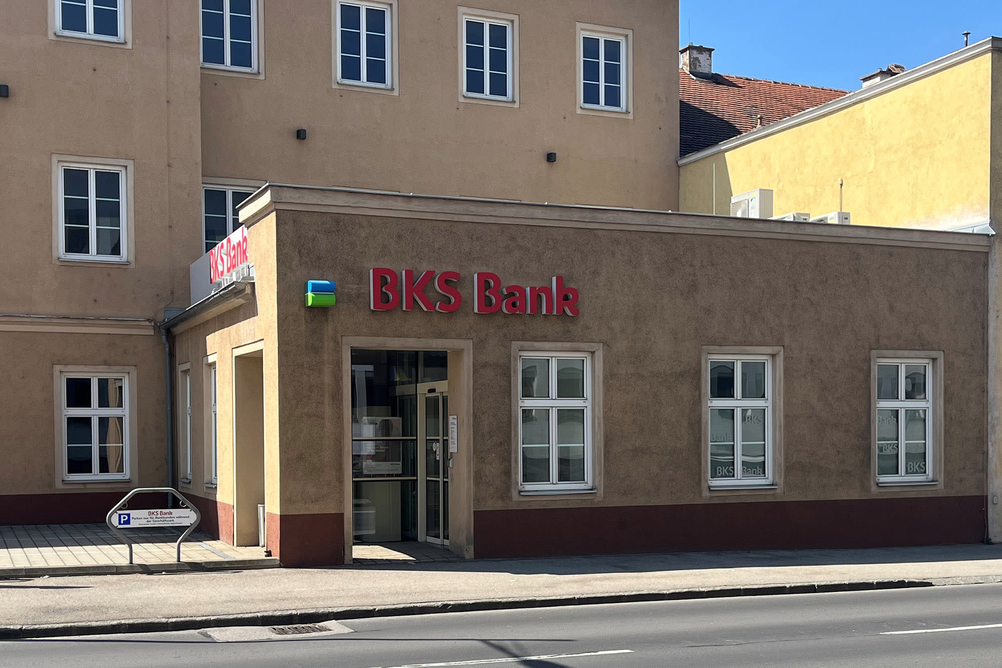 BKS Bank Filiale in Wiener Neustadt – persönliche Beratung, regionale Nähe und individuelle Finanzlösungen. BKS Bank Filiale in Wiener Neustadt – persönliche Beratung, regionale Nähe und individuelle Finanzlösungen.