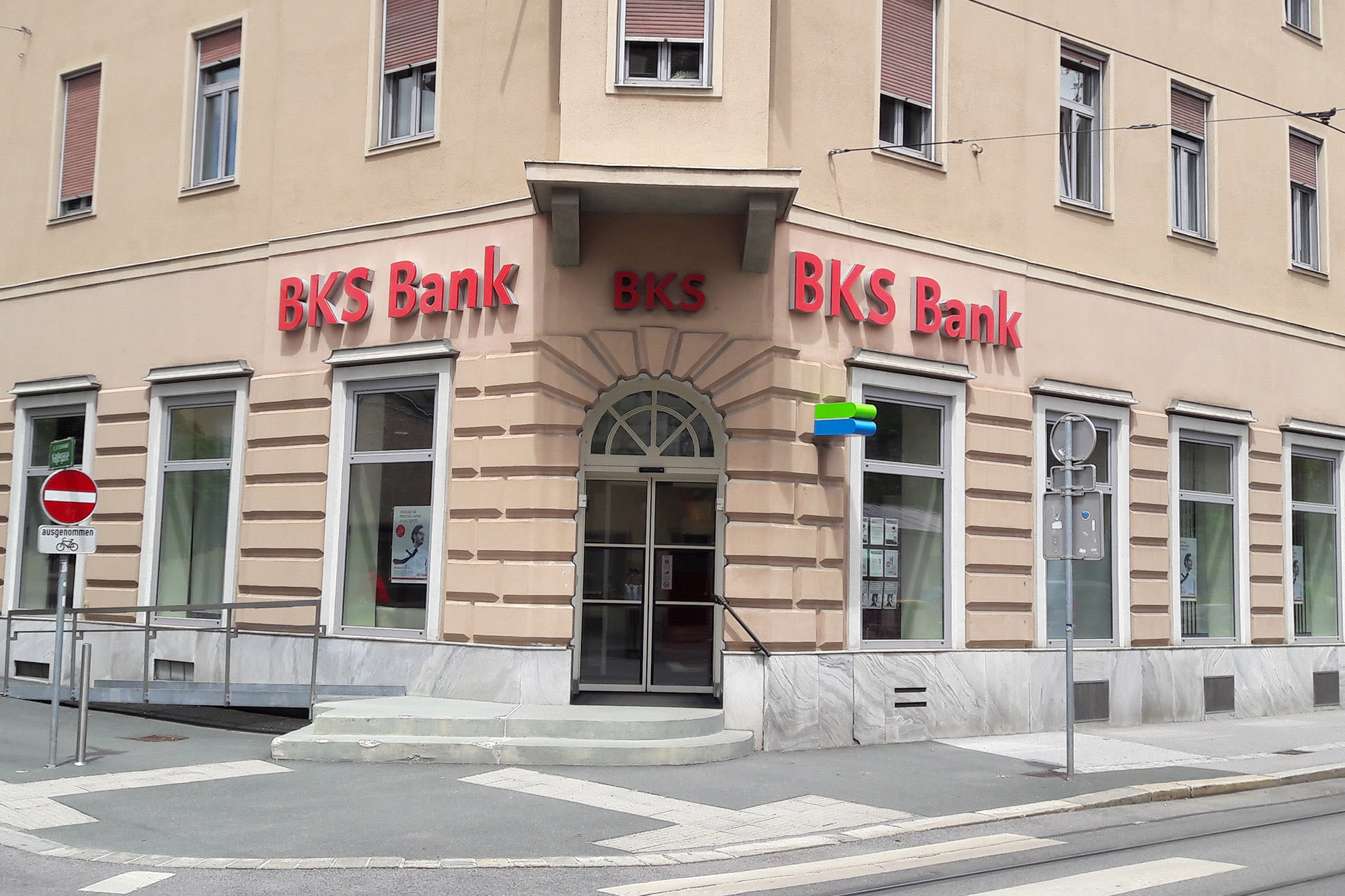 BKS Bank Filiale in Graz Sparbersbachgasse – persönliche Beratung, regionale Nähe und individuelle Finanzlösungen. BKS Bank Filiale in Graz Sparbersbachgasse – persönliche Beratung, regionale Nähe und individuelle Finanzlösungen.