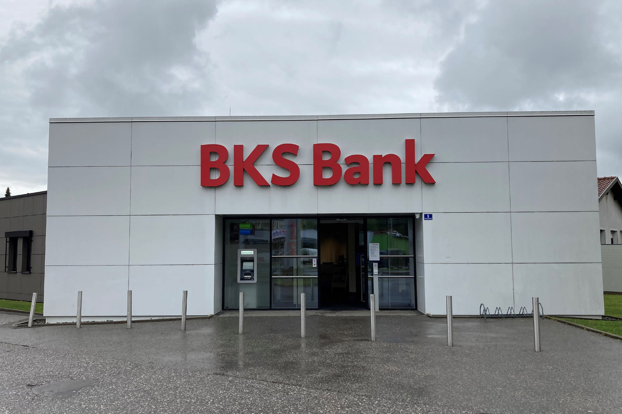 BKS Bank Filiale in Villach Karawankenweg – persönliche Beratung, regionale Nähe und individuelle Finanzlösungen. BKS Bank Filiale in Villach Karawankenweg – persönliche Beratung, regionale Nähe und individuelle Finanzlösungen.